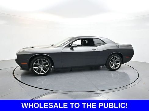 Used 2017 Dodge Challenger SXT RWD image 4