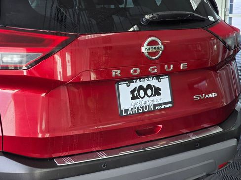 Used 2021 Nissan Rogue SV w/ Premium Package image 13