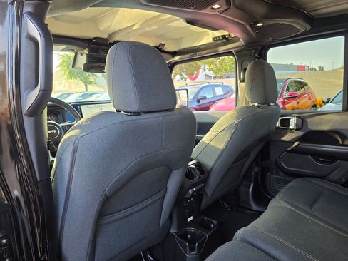 Used 2024 Jeep Wrangler Unlimited Sahara AWD/4WD image 18