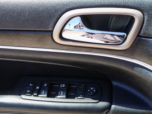 Used 2014 Jeep Grand Cherokee Limited w/ Luxury Group II AWD/4WD image 19