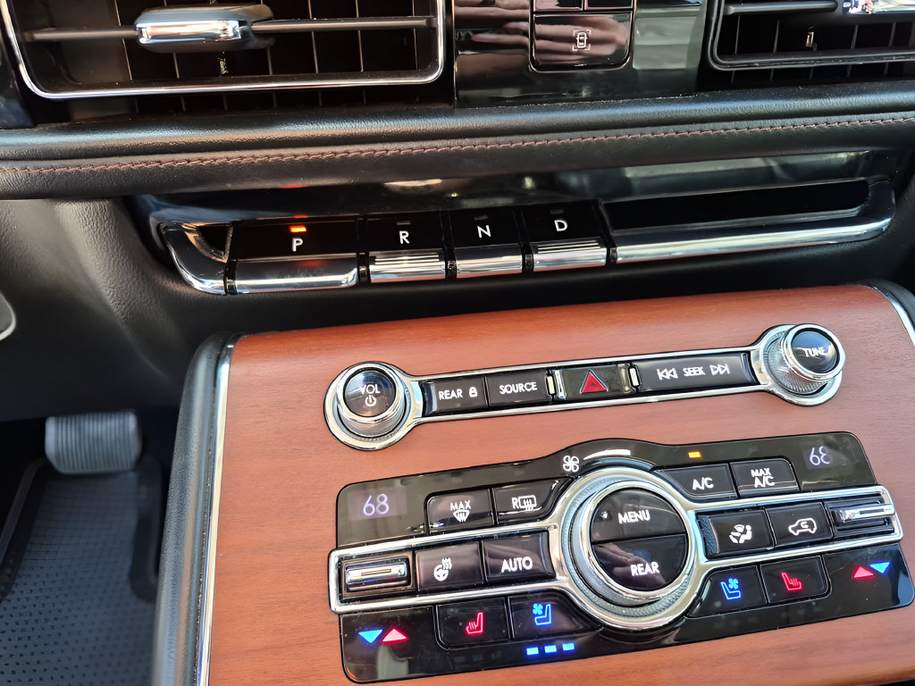 Used 2020 Lincoln Aviator Reserve w/ Equipment Group 201A RWD image 33