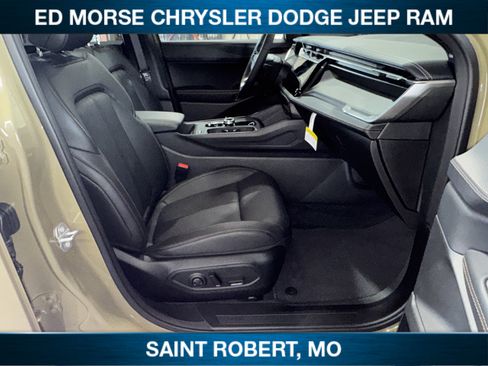 New 2026 Jeep Cherokee Overland w/ Advanced Pro Tech Group AWD/4WD image 34