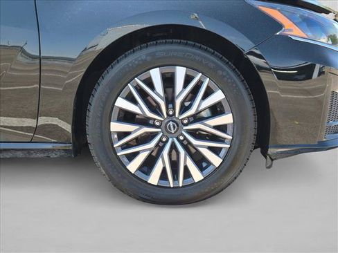 Used 2025 Nissan Altima 2.5 SV FWD image 22