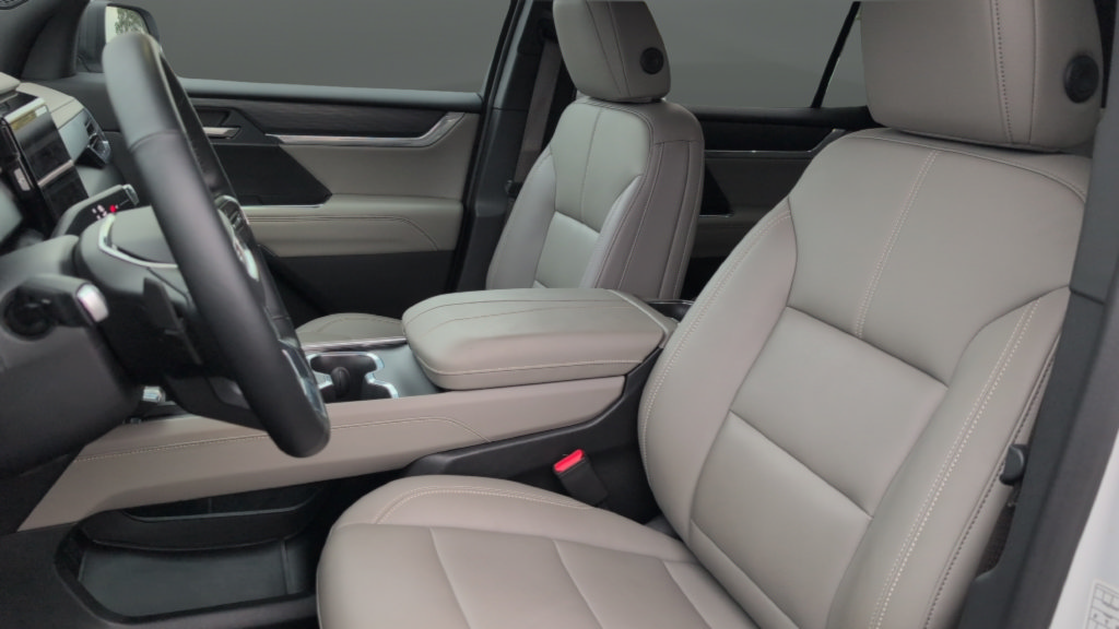 Certified 2026 GMC Acadia Elevation w/ Elevation Premium Package AWD/4WD image 11