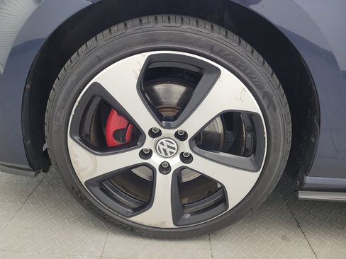 Used 2015 Volkswagen GTI SE FWD image 31