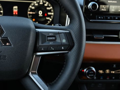 New 2025 Mitsubishi Outlander SEL image 22