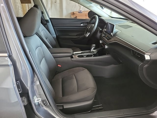Used 2024 Nissan Altima 2.5 SV FWD image 10