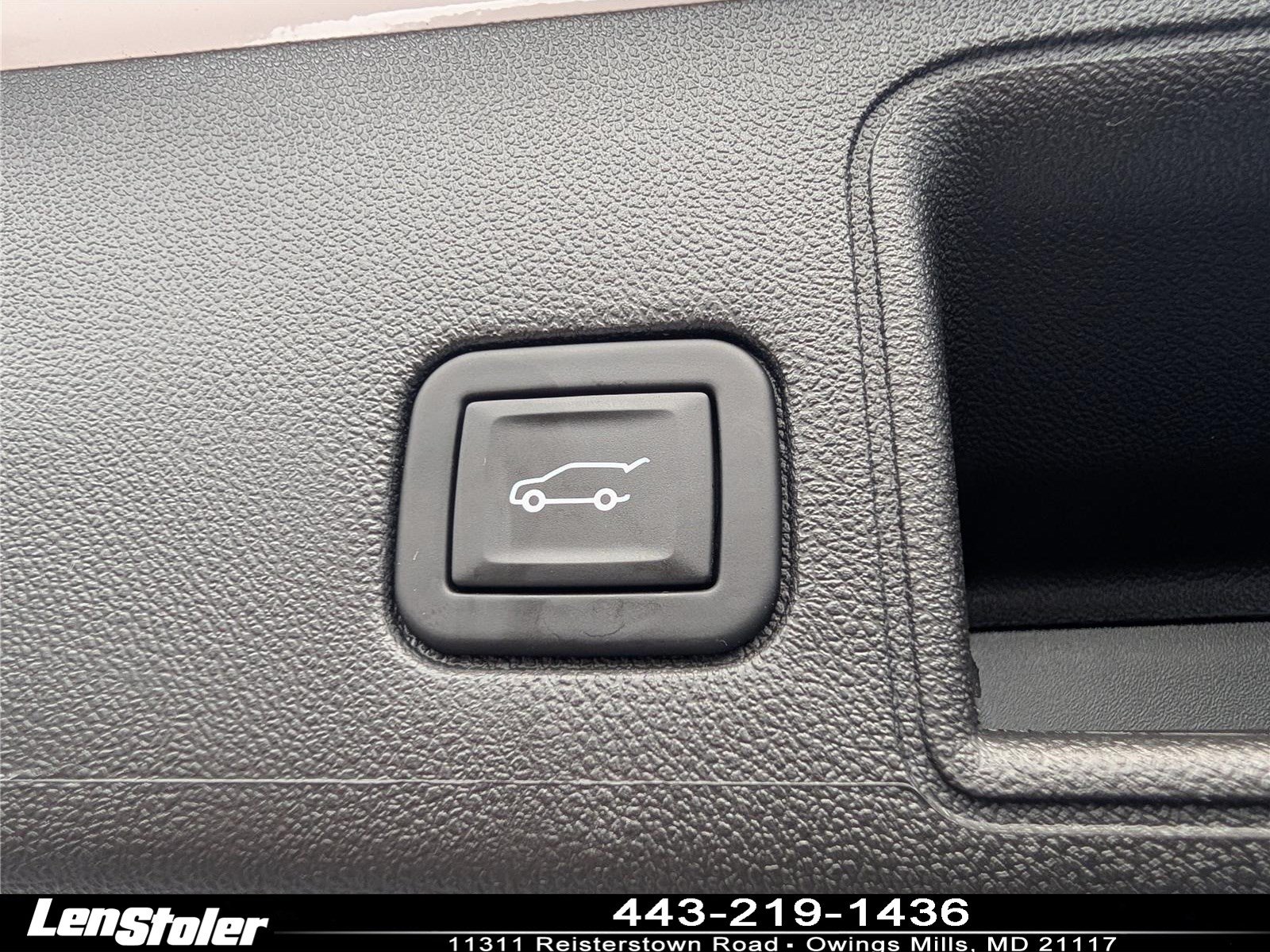 Used 2023 GMC Terrain SLT w/ Tech Package AWD/4WD image 14