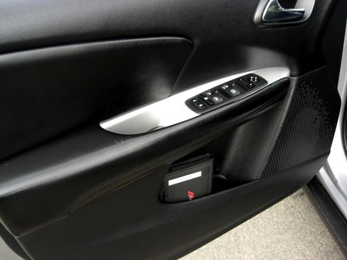 Used 2015 Dodge Journey American Value Package w/ Flexible Seating Group image 22