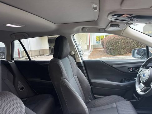 Used 2025 Subaru Outback Premium AWD/4WD image 3