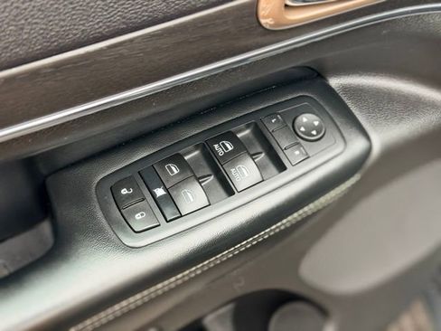 Used 2017 Jeep Grand Cherokee Limited AWD/4WD image 21