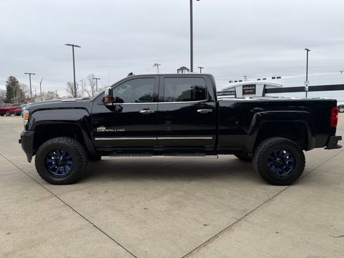 Used 2019 GMC Sierra 2500 Denali w/ Duramax Plus Package image 8