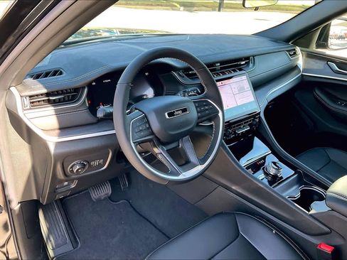 New 2025 Jeep Grand Cherokee Limited image 8