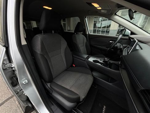 Used 2023 Nissan Rogue SV image 37