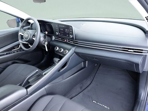 Used 2021 Hyundai Elantra SE image 28