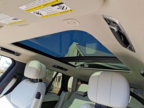 New 2026 Land Rover Range Rover SE AWD/4WD image 12