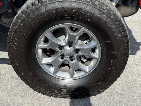 Used 2019 Jeep Wrangler Unlimited Rubicon w/ Dual Top Group AWD/4WD image 11