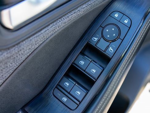 Used 2022 Nissan Rogue SV image 19