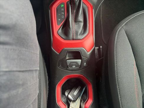 Used 2016 Jeep Renegade Trailhawk AWD/4WD image 22