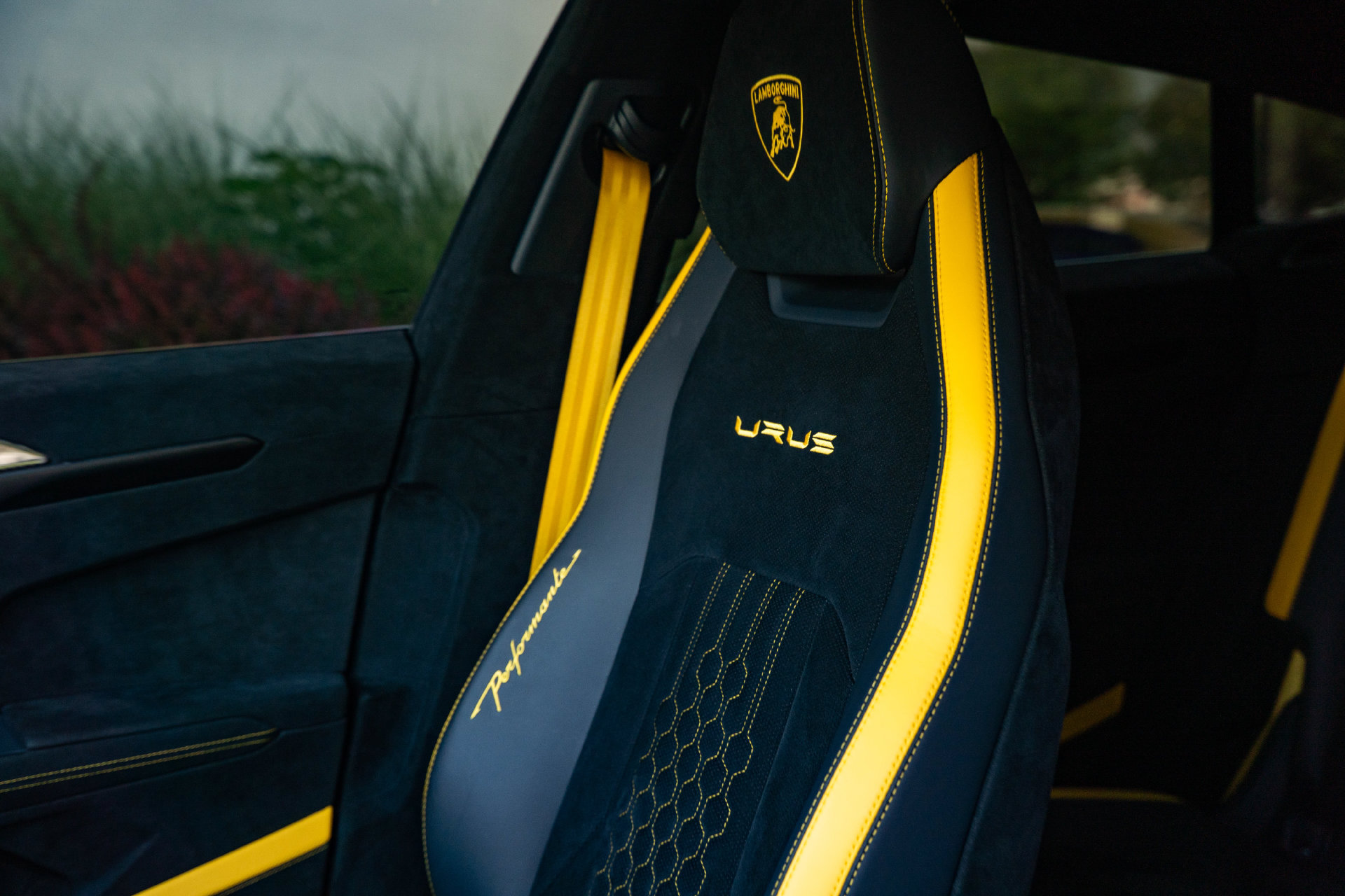Used 2024 Lamborghini Urus Performante AWD/4WD image 28