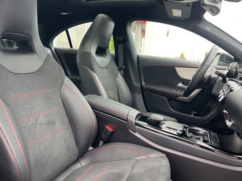 Used 2023 Mercedes-Benz CLA 250 4MATIC image 32