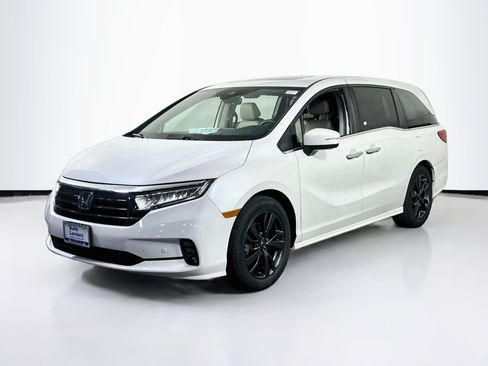 Used 2023 Honda Odyssey Touring image 1