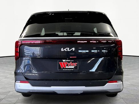 New 2026 Kia Carnival LX FWD image 5