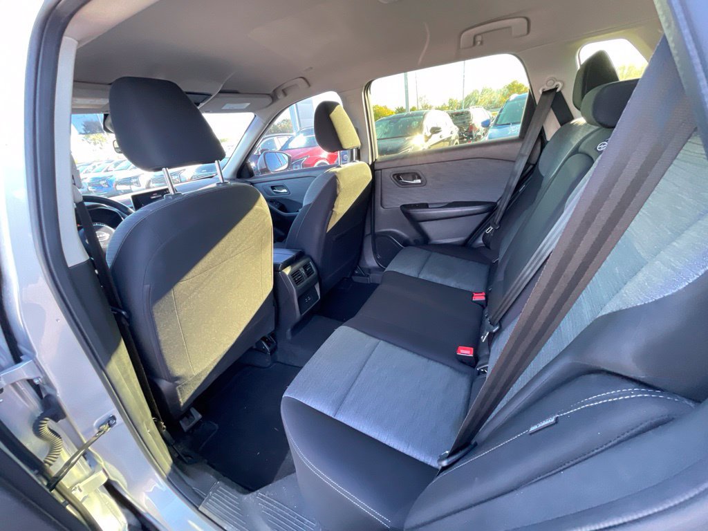 Used 2023 Nissan Rogue SV FWD image 24