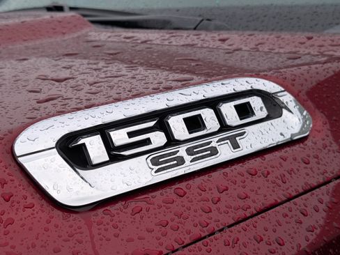 Used 2025 RAM 1500 Laramie AWD/4WD image 10