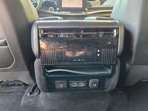 Used 2023 Jeep Wagoneer 4WD image 40