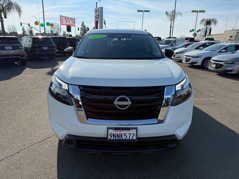 Certified 2024 Nissan Pathfinder S image 2