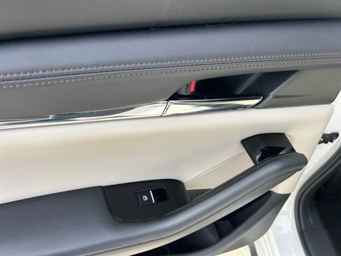 Used 2020 MAZDA MAZDA3 Hatchback w/ Preferred Package image 41