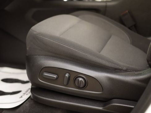 Used 2023 Chevrolet Traverse LT AWD/4WD image 22