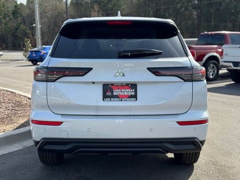 New 2026 Mitsubishi Outlander ES FWD image 8