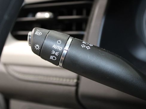 Used 2022 GMC Acadia SLE w/ Driver Convenience Package image 26