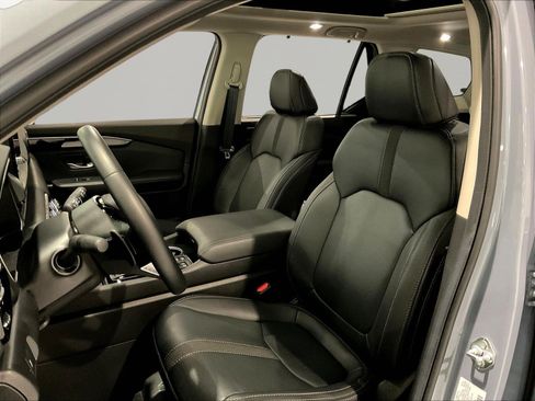 Certified 2025 Honda Pilot Touring image 21