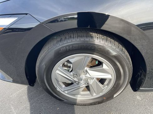 Used 2026 Hyundai Elantra SE FWD image 14