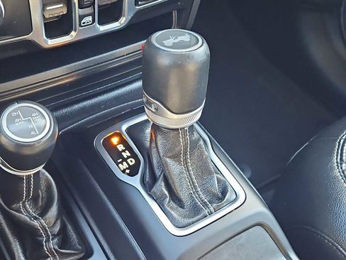 Used 2022 Jeep Wrangler Unlimited Sahara AWD/4WD image 27