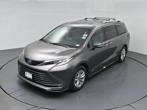 Used 2021 Toyota Sienna Limited FWD image 42