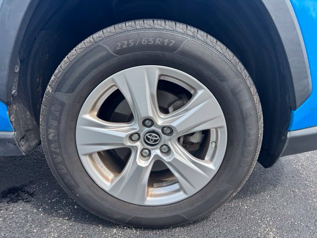 Used 2019 Toyota RAV4 LE w/ Carpet Mat Package AWD/4WD image 9