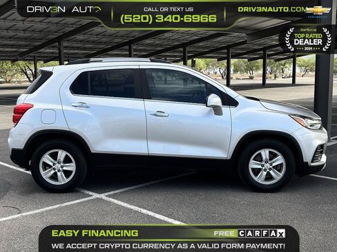 Used 2019 Chevrolet Trax LT w/ LT Convenience Package FWD image 8