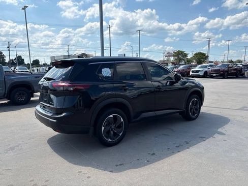 Used 2024 Nissan Rogue SV w/ SV Premium Package AWD/4WD image 3