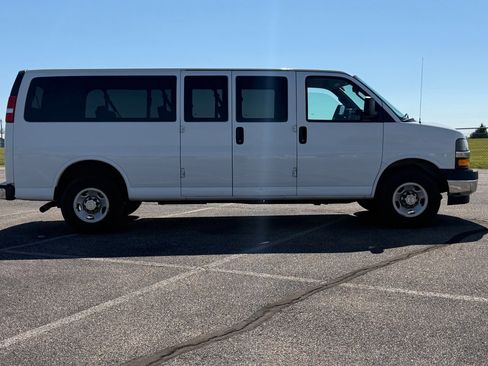 Used 2019 Chevrolet Express 3500 LT w/ LT Preferred Equipment Group RWD image 2
