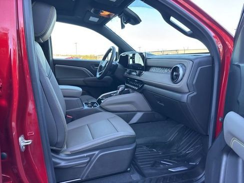 Used 2025 Chevrolet Colorado ZR2 w/ Technology Package image 8