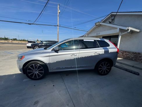 Used 2016 Volvo XC60 T5 Premier w/ Proximity Package FWD image 6