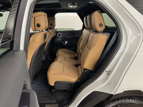 Used 2024 Land Rover Discovery Dynamic SE image 33