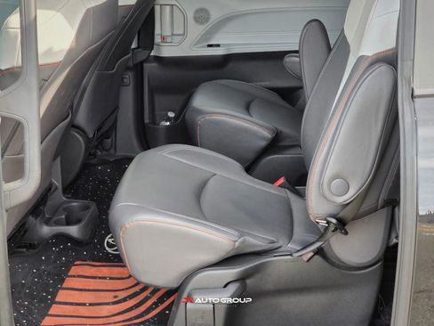 Used 2023 Toyota Sienna XSE AWD/4WD image 26