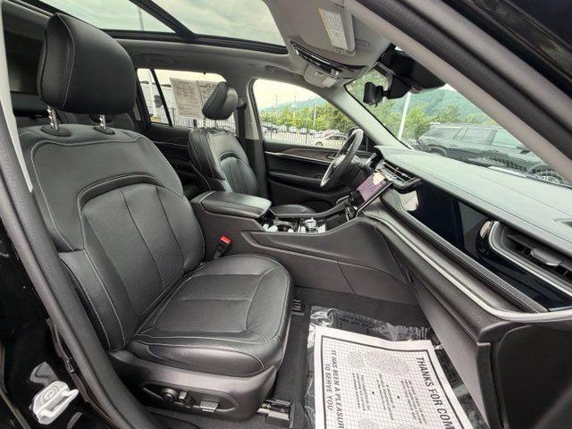 Used 2022 Jeep Grand Cherokee Limited 4xe w/ Luxury Tech Group II AWD/4WD image 41