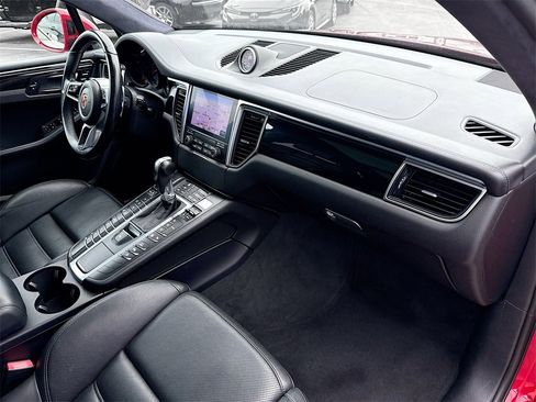 Used 2018 Porsche Macan Turbo w/ Premium Package Plus image 34