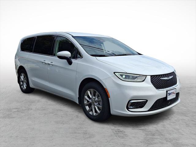 Certified 2023 Chrysler Pacifica Touring-L w/ Uconnect Theater Family Group AWD/4WD image 7